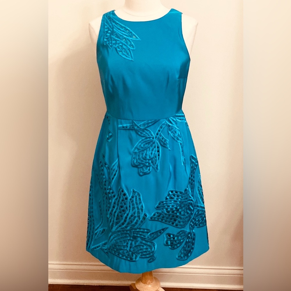 Carlisle Turquoise Blue Floral SZ 4 Quiet Luxury Elegant Silk Embroidered Dress
